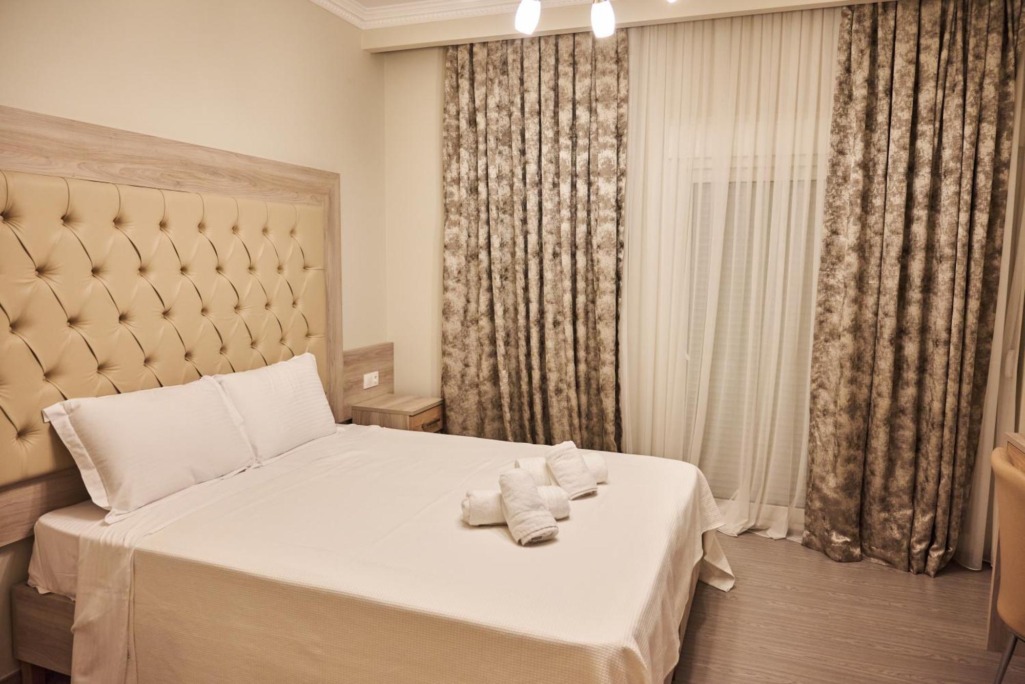 Famissi Suites 2 Kalambaka Eksteriør billede